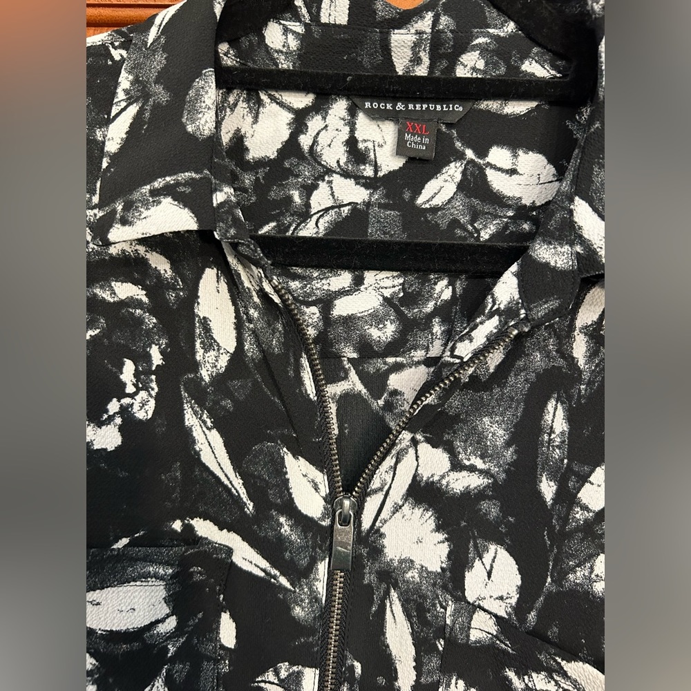 Rock & Republic gauzy zip up blouse